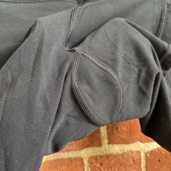 Athleta Salutation Short 7" - Picture 5 of 7